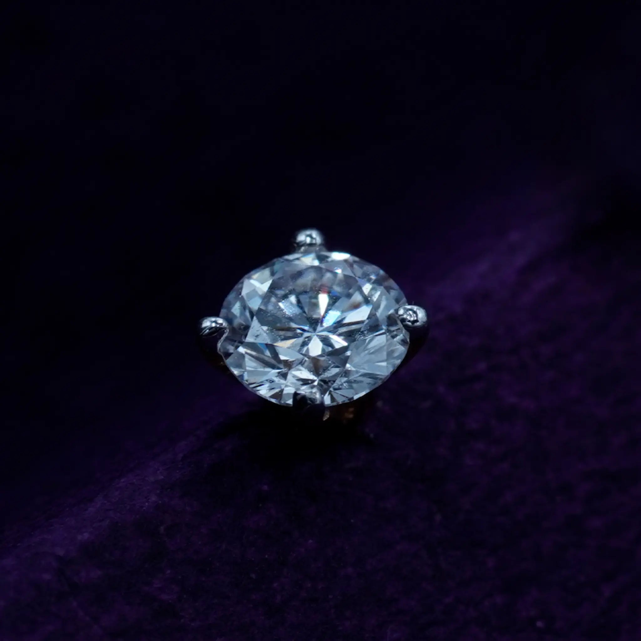 one stone diamond nose pin picture
