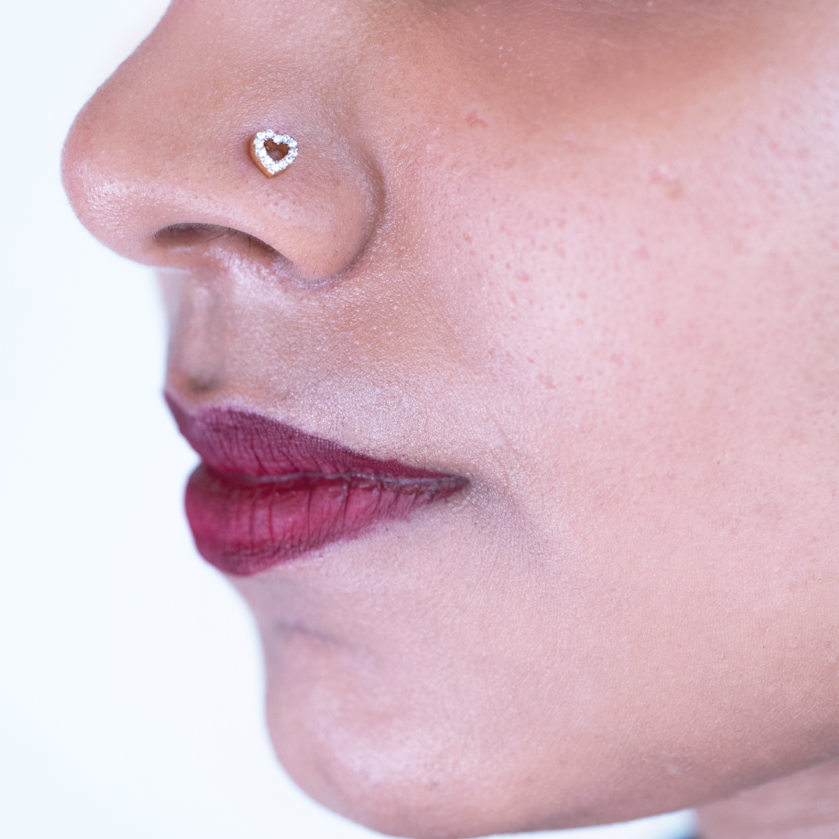 model wearing damaru's love shaped diamond nose pin