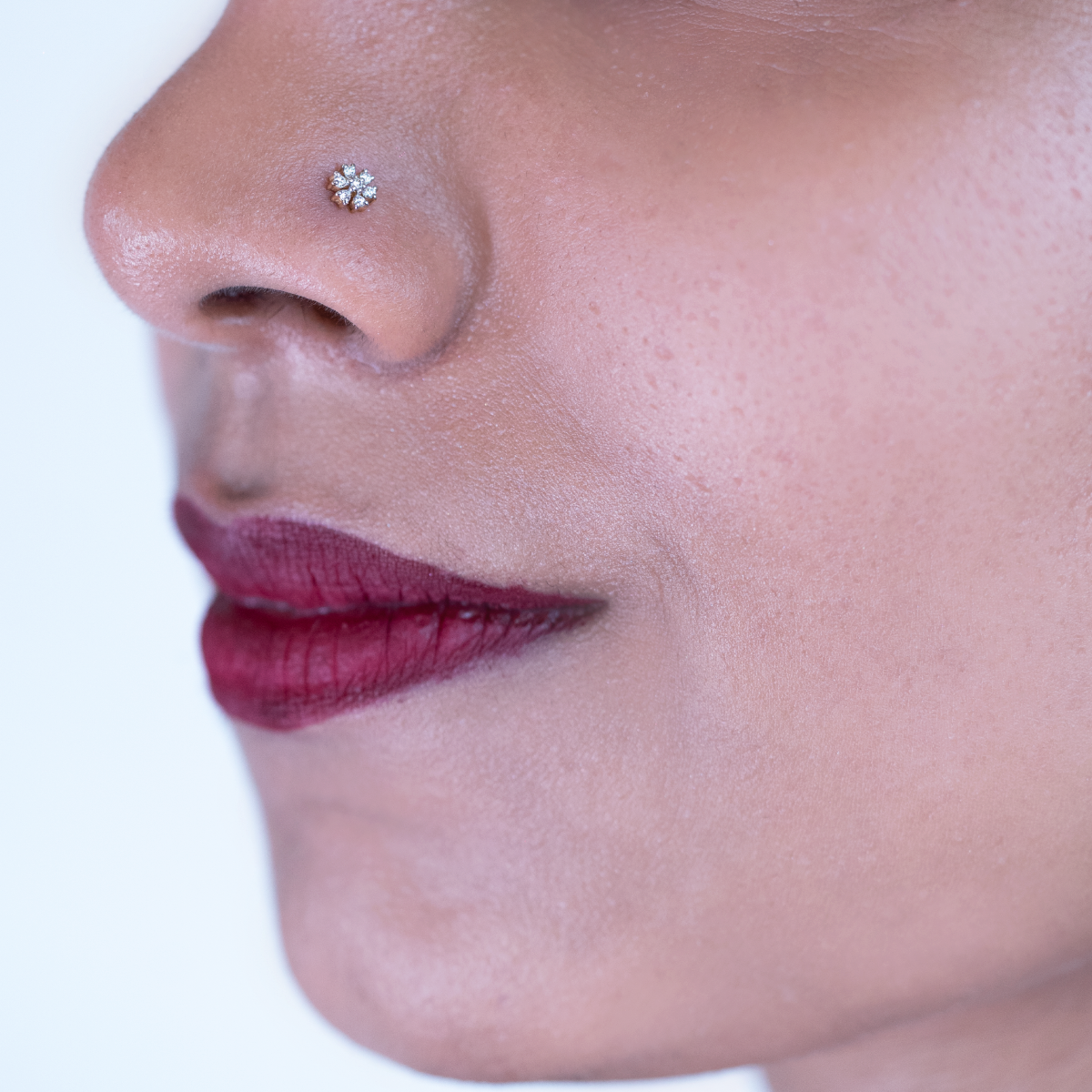model wearing Damaru's flower design diamond nose pin