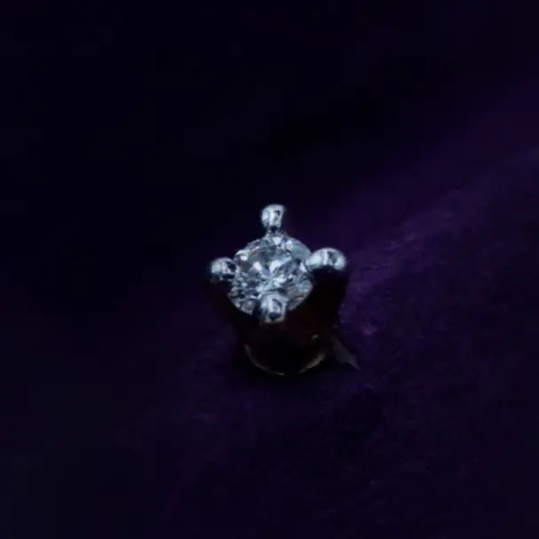 Single stone diamond nose pin image.