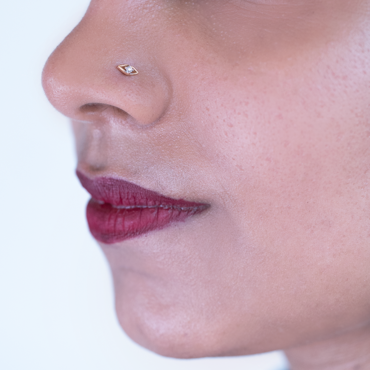 model wearing damaru's simple diamond nose pin