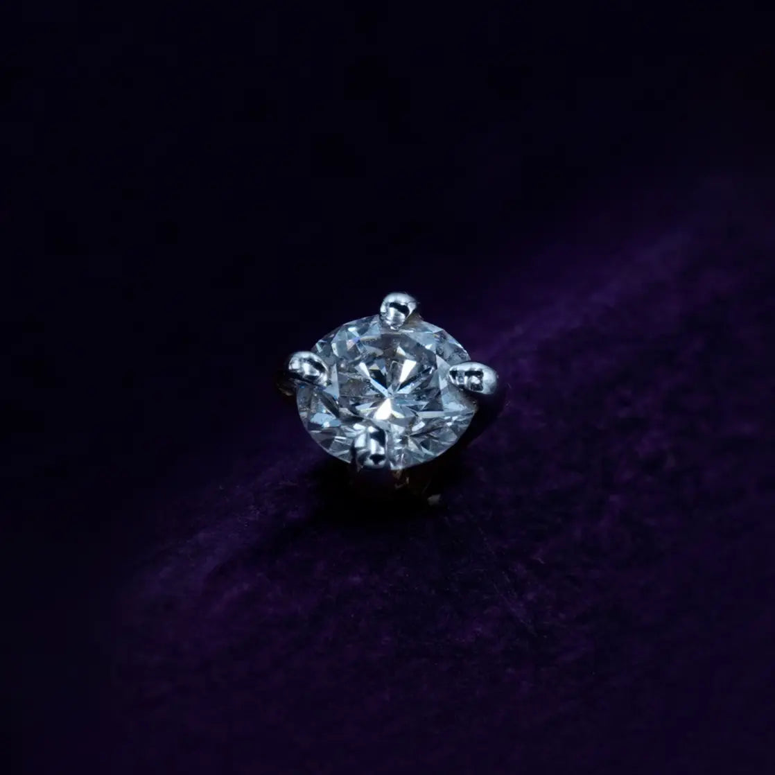 simple single stone diamond nose pin image