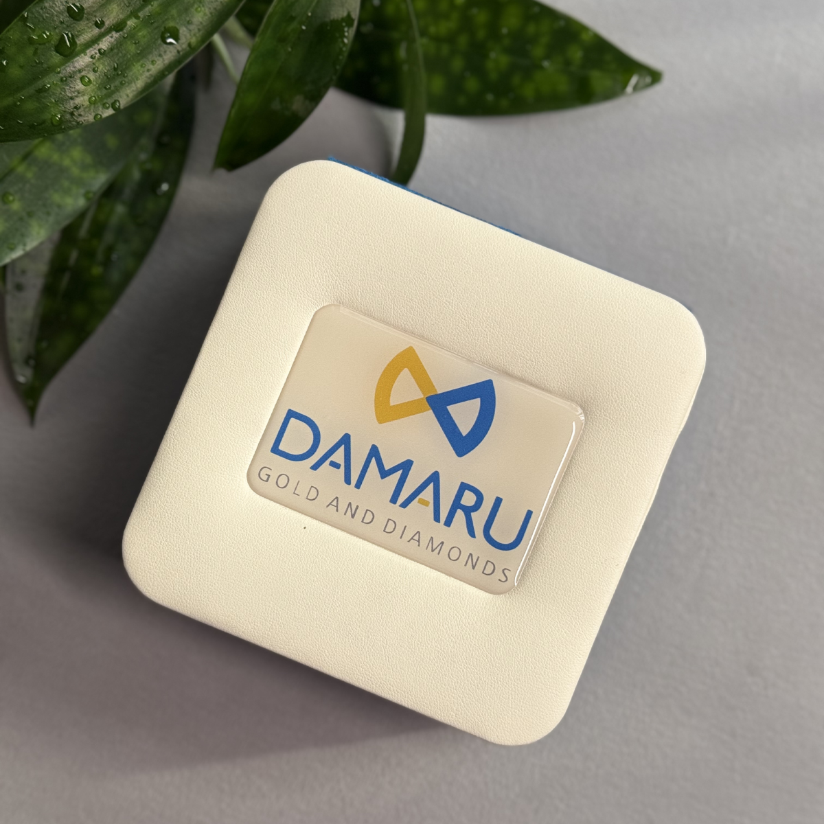 Diamond nose pin box of Damaru gold and diamond 